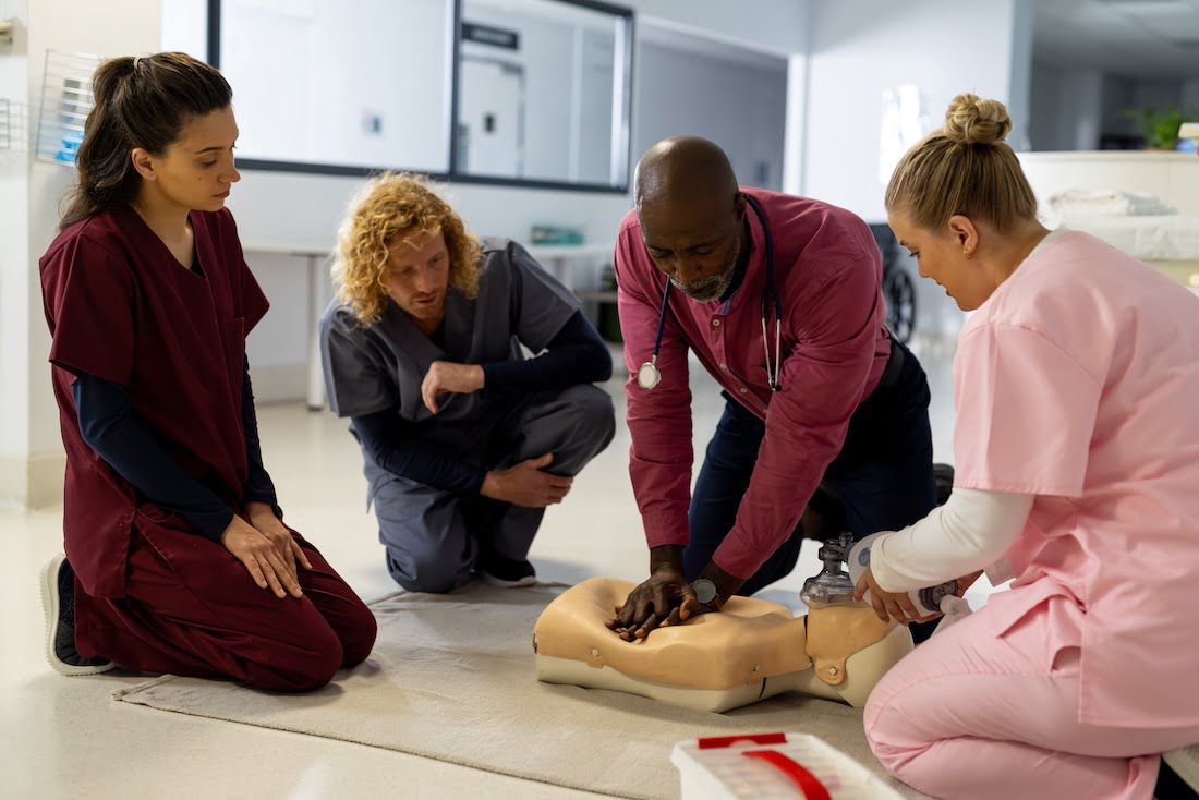 Group CPR Training Classes: Essential Lifesaving Skills for Teams